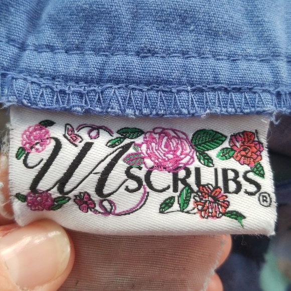 Multi colored small scrub top - Picture 3 of 4